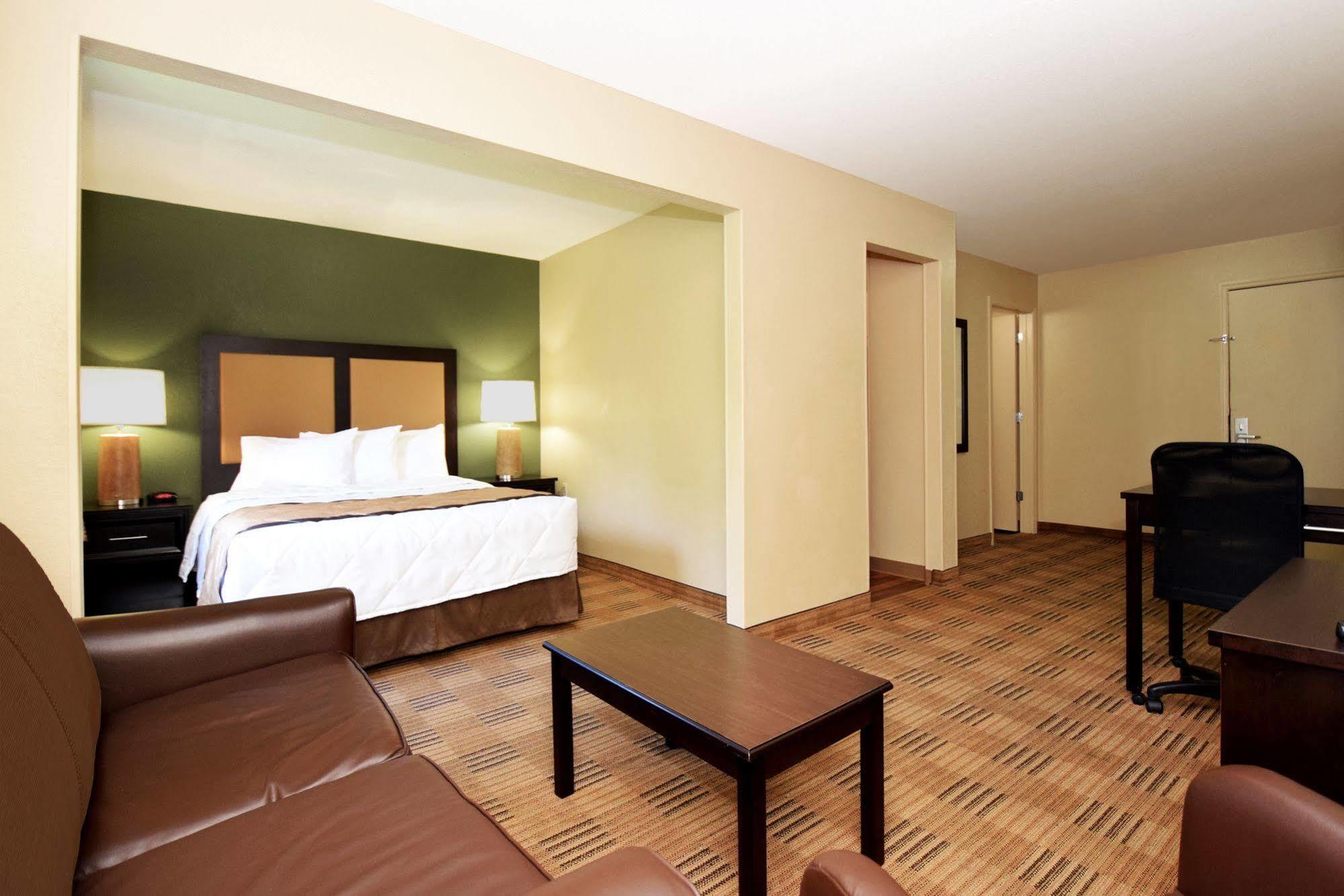 Extended America - Chicago - - Yorktown Center 2*